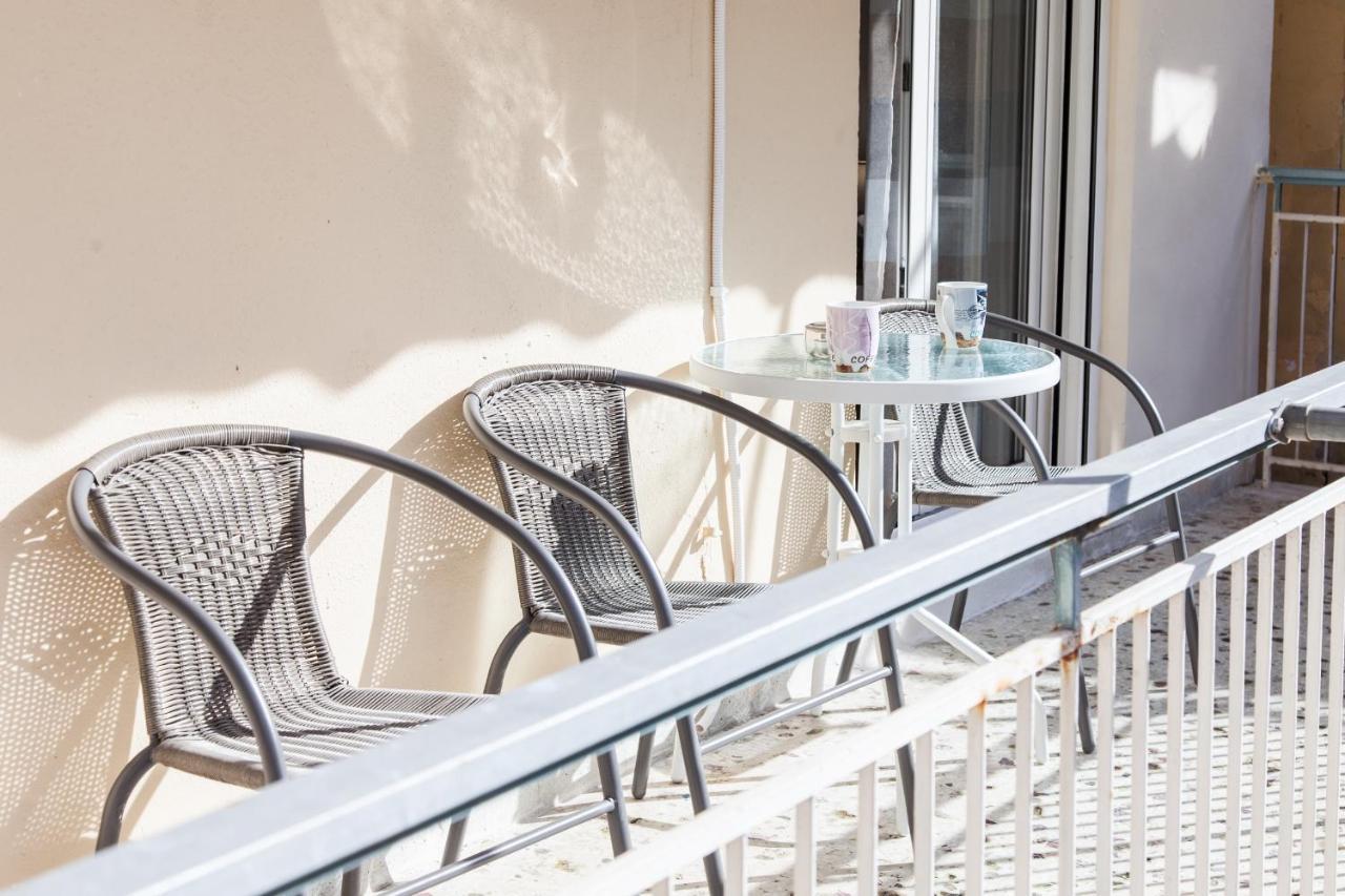 Cozy Apartment Near Stavros Niarchos Park Atenas Exterior foto